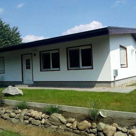 Behaglicher Bungalow Fuer Mensch Und Hund Barkhagen Kültér fotó
